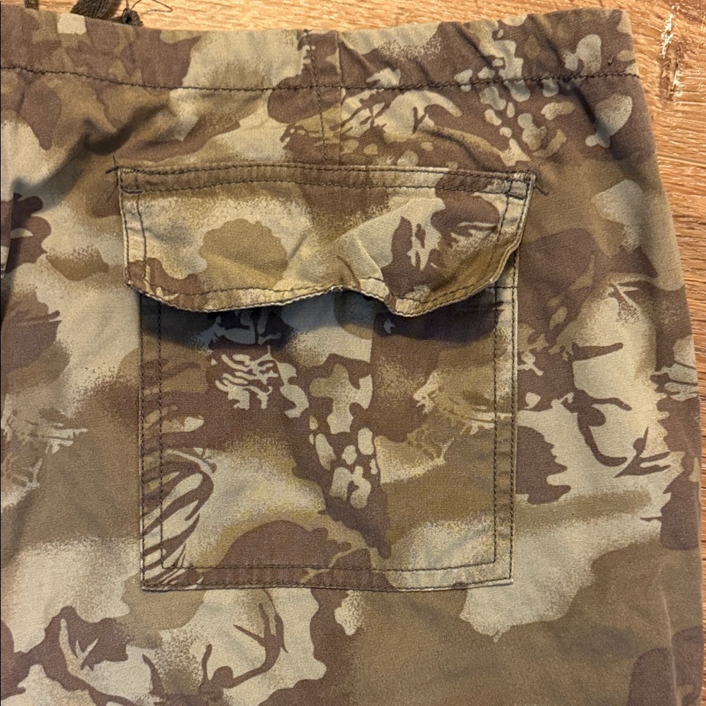 3/$20 Moosejaw Women's Tan Camo Cargo Capris Hunting Cabincore Outdoors Gorpcore - Picture 5 of 8